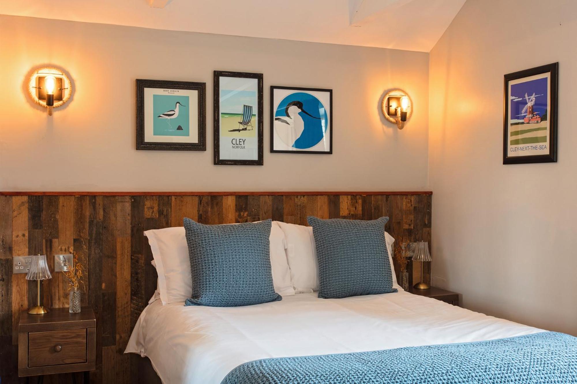 The Three Swallows Cley Cley next the Sea Room photo